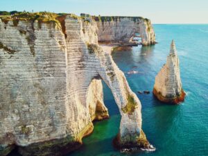 AdobeStock_281749747 Etretat
